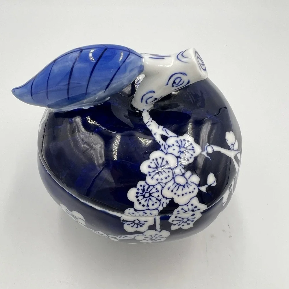 Gump's San‎ Francisco Blue White Porcelain Apple Jar Lid Prunus Cherry Blossom